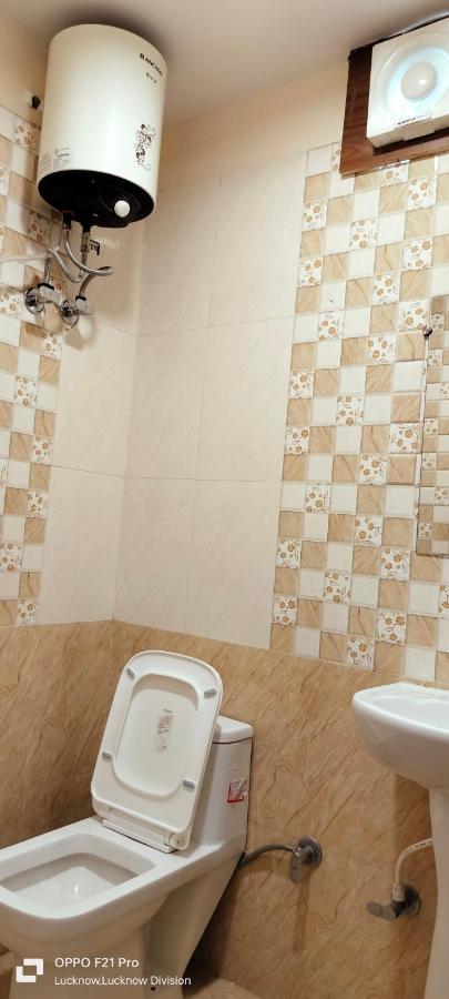 Hotel Kbs Lucknow Eksteriør bilde