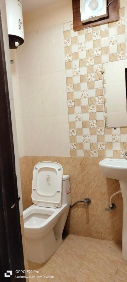 Hotel Kbs Lucknow Eksteriør bilde