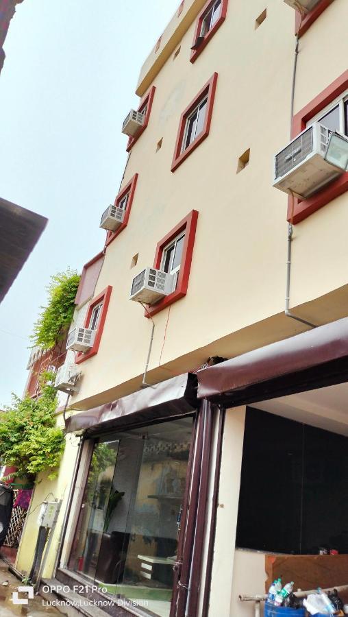 Hotel Kbs Lucknow Eksteriør bilde