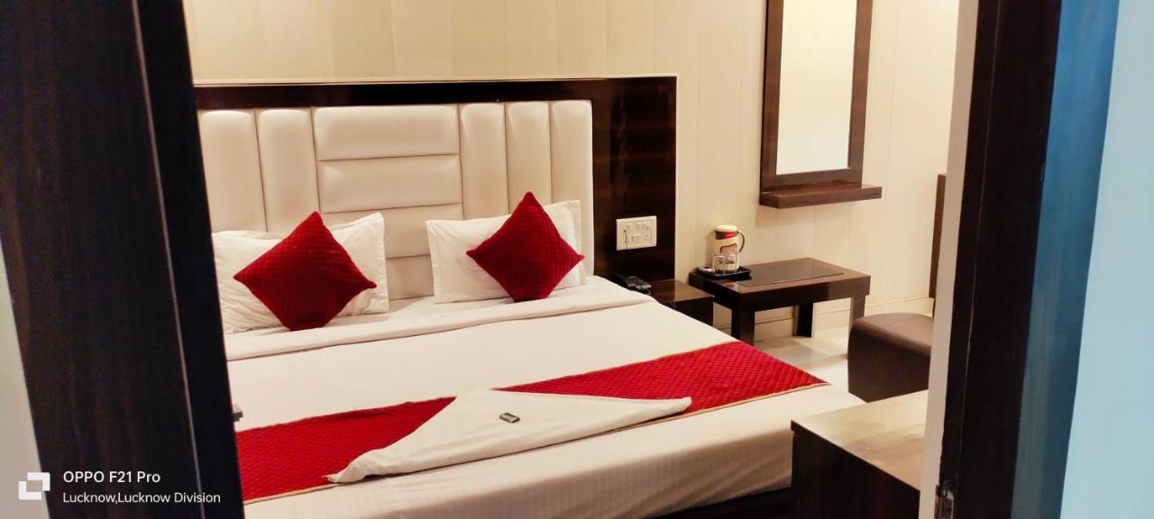 Hotel Kbs Lucknow Eksteriør bilde