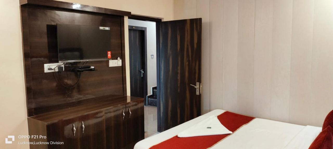 Hotel Kbs Lucknow Eksteriør bilde