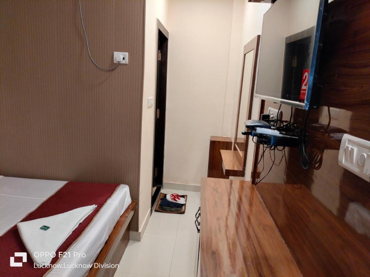 Hotel Kbs Lucknow Eksteriør bilde